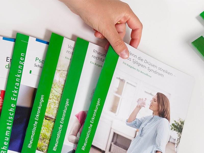 Collage mit Rheuma-Liga-Broschüren